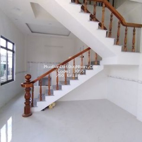 Bán nhà 1 mê mới ngay ngã 3 phú tài giá 750 triệu
