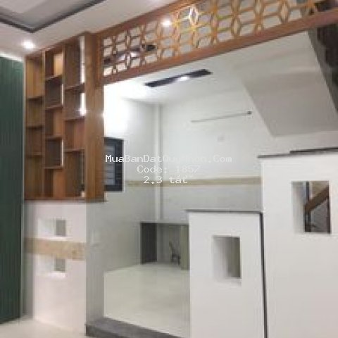 Bán nhà 3 tầng mặt tiền đường 1/5 giá 2,3 tỉ