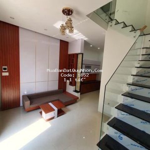 Bán nhà có nội thất đường rộng gần ngã 3 phú tài