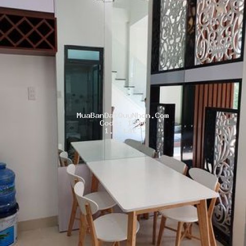 Bán nhà sau 1 nhà mặt tiền