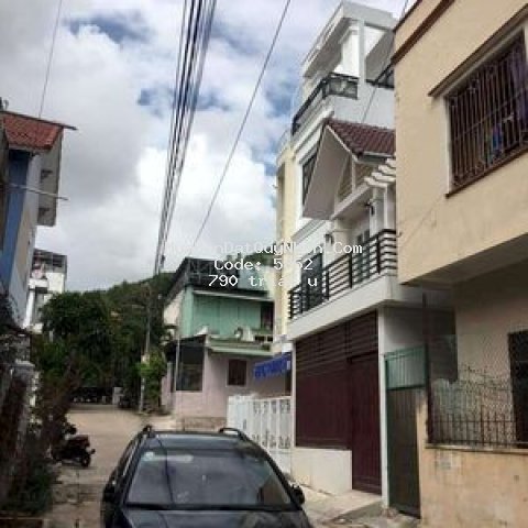 Bán nhanh căn nhà hẻm hoàng văn thụ, gần bà xê.