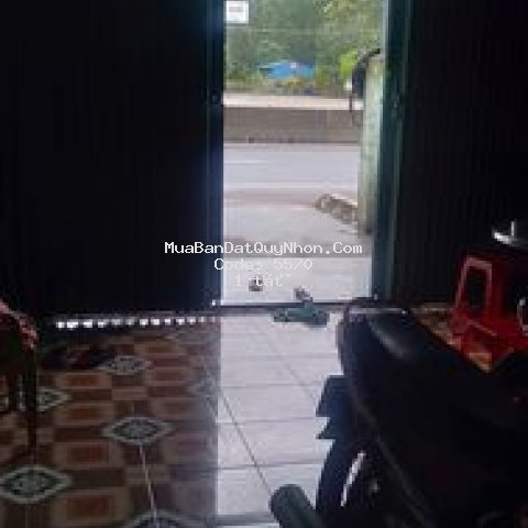 Nhà cấp 4, mặt tiền.đất thổ cư