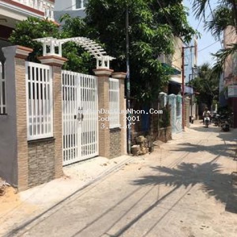 Nhà hẻm ô tô hướng đông nam