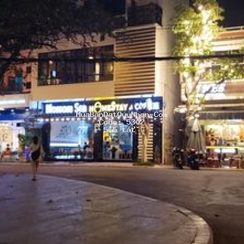 Nhà mặt tiền diên hồng, vị trí đắc địa, gần ngã tư