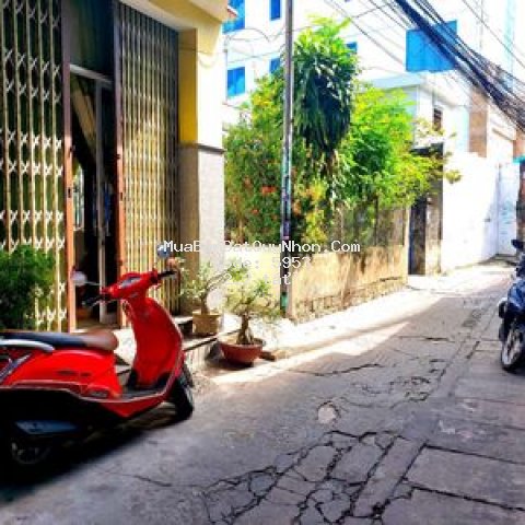 Nhà nth đợi giải tỏa ra gần đường lớn thanh niên