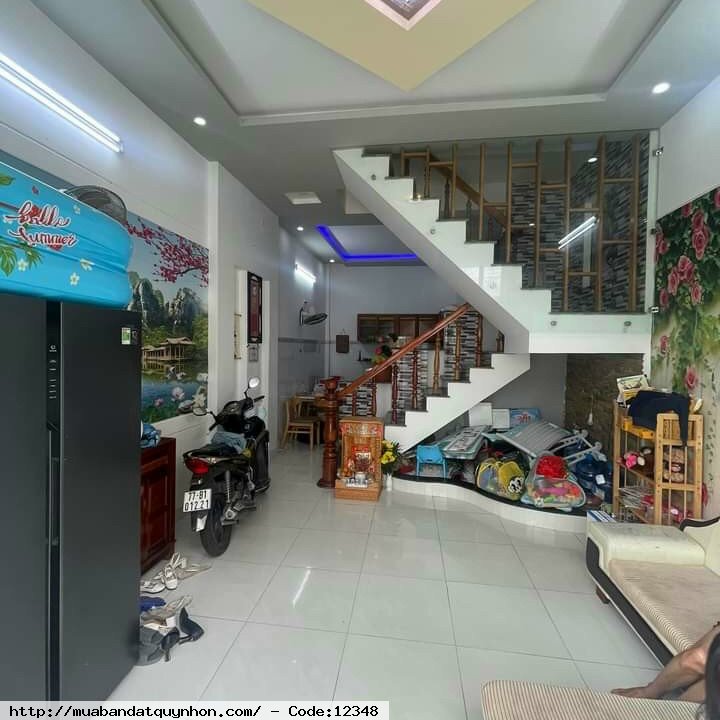 Bán nhà bán hẻm nội bộ ô tô đường 1 tháng 5_P Đống Đa_Quy Nhơn  -Diện tích 40m2( ngang 4,5m)dtsd 82m2 -Kết cấu : Nhà 1mê nguyên thiết kế hiện đại, sang trọng, nội thất cầu thang kính cường lực  Kết cấu 1 mê đầy đủ công năng gồm 1pk, 1bếp, 2pn, 2wc,1pt  Ph