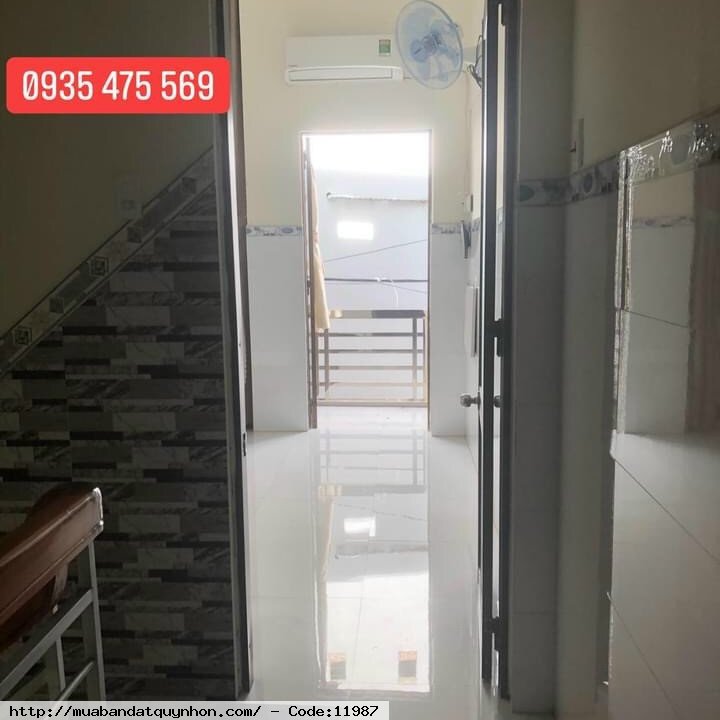 Bán nhà hẻm rộng Nguyễn Thái Học_Quy Nhơn - DT: 40m2 ngang 4, Dtsd: 80m2 - Kết cấu: nhà 2 tầng, xây kiên cố, 2pn, 2wc, 1pk, 1pb, sân phơi. - Nhà cách trục đường chính khoảng 10m - Hướng: Đông Nam 💰2tỷ750 thương lượng