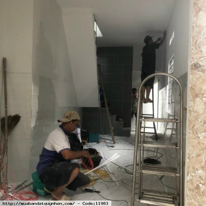Bán nhà ôm cua 2 mặt hẻm tháp đôi_P Đống Đa_Quy Nhơn Kết cấu 1 mê theo ban công dài suôn ổn định từ trước ra sau 💎Diện tích gần 25m2 giấy hợp lệ phường có đóng thuế phường hàng năm, khu dân cư ổn định lâu năm ko tranh chấp, ko giải tỏa  💲790tr