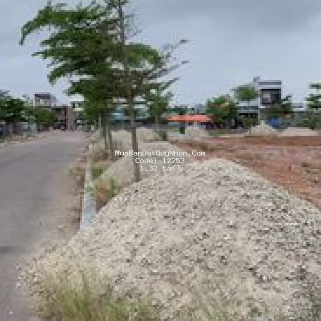 Mình chính chủ cần bán lô đất đường lớn