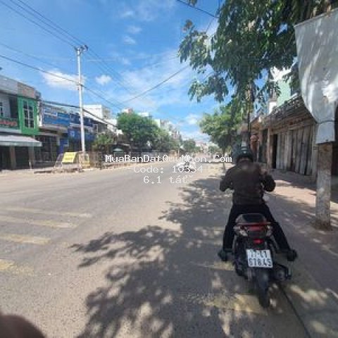 Nhà 2 mê đường trần hưng đạo gần tháp đôi Nhà 2 mê đường trần hưng đạo gần tháp đôi