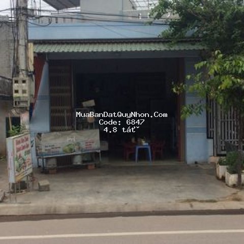 Nhà mặt tiền đối diện phòng tiêm chủng satpơ