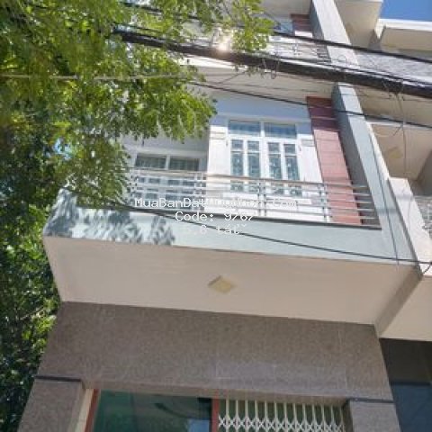 Nhà mặt tiền đường thành thái giá rẻ
