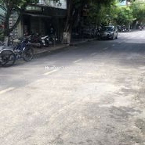 Nhà mt kinh doanh