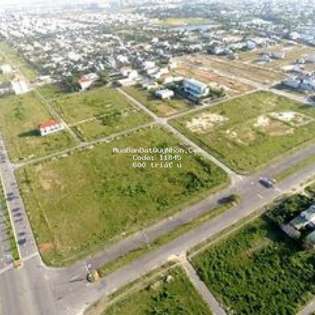 Nhượng gấp lô đất cách biển 100m, sổ đỏ, giá 600tr