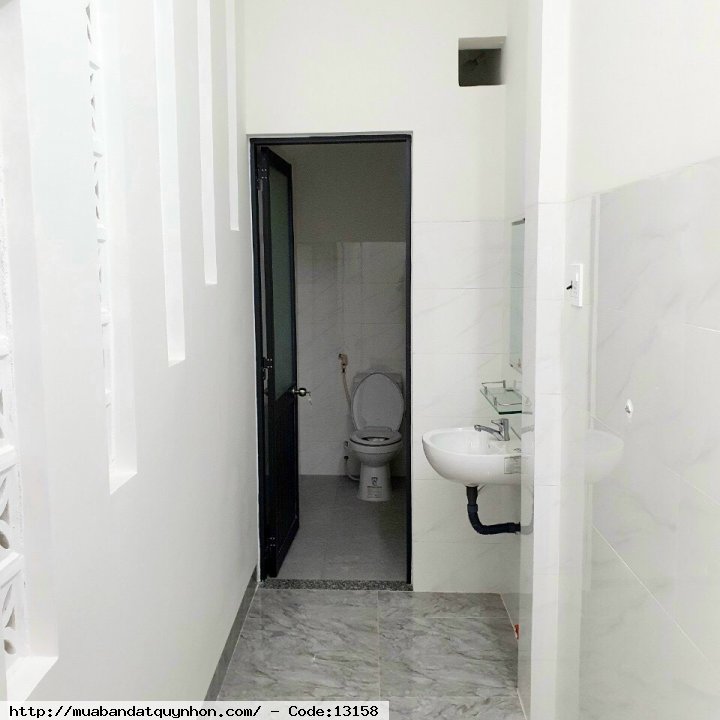 Bán căn nhà Hẻm cạn Trần Đại Nghĩa_P Trần Quang Diệu_TP Quy nhơn. - Diện tích: 40m² ngang 6,21m - Hướng: Đông Nam  - Dtsd: 80m2 - Pháp lý: Sổ hồng  - Thiết kế: 2pn 2wc, Bếp, pk, sân phơi giếng trời thoáng mát.  💰1 tỷ 050 
