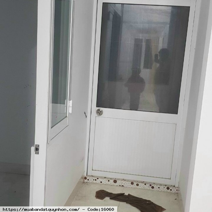 Bán nhà 2 mặt hẻm Xuân Diệu_P Trần Phú_TP Quy Nhơn - Diện tích: 57,1m2 ngang 4,1m, diện tích sử dụng 95m2 - Vị trí: nhà cách biển khoảng 20m, khu kinh doanh du lịch sầm uất... - Kết cấu: nhà 1 mê kiên cố, đầy đủ công năng - Hướng: Đông Nam