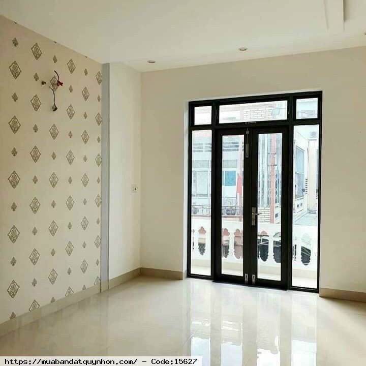 Bán nhà 3 tầng nội bộ 2 ô tô đối đầu thông thoáng đường Hoàng Văn Thụ_Ngô Mây_TP Quy Nhơn. - Diện tích: 50m² dtsd 150m2 - Vị trí: gần chợ, trường học , siêu thị, biển... Tttp tiện ích mọi nhu cầu  - Kết cấu: nhà 3 tầng xây kiên cố,chắn chắc, hiện đại, côn