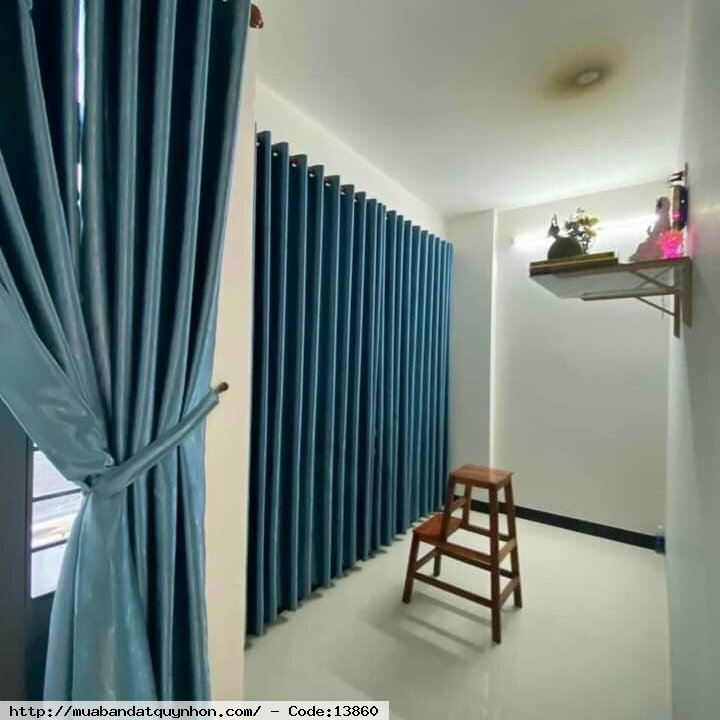 Bán nhà hẻm cạn Thanh Niên_P Quang Trung_TP Quy Nhơn - Hướng: Tây Nam - Kết cấu: nhà 3 tầng thiết kế hiện đại đầy đủ công năng: pk, pt, 3pn, bếp, sân phơi… - Vị trí trung tâm rất tiện lợi. Kv an ninh dân trí cao thích hợp định cư lâu dài - Pháp Lý: sổ đỏ 