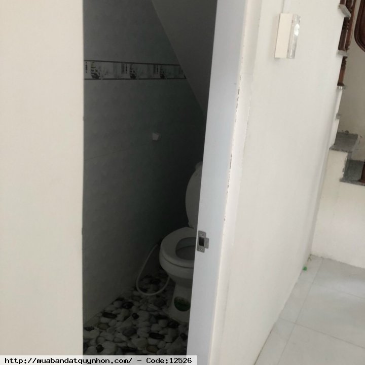 Bán nhà hẻm Ngô Mây_P Nguyễn Văn Cừ_Quy Nhơn - Diện tích: 28m2 ngang 3,1m, diện tích sàn 68,7m2 - Kết cấu: nhà 2,5 tầng gồm pk, 2pn, bếp, pt, sân phơi, 2wc. Đầy đủ công năng - Vị trí: gần biển, gần trường, gần chợ...khu tiện ích cao. - Hẻm đường nhựa 5,4 Bán nhà hẻm Ngô Mây_P Nguyễn Văn Cừ_Quy Nhơn - Diện tích: 28m2 ngang 3,1m, diện tích sàn 68,7m2 - Kết cấu: nhà 2,5 tầng gồm pk, 2pn, bếp, pt, sân phơi, 2wc. Đầy đủ công năng - Vị trí: gần biển, gần trường, gần chợ...khu tiện ích cao. - Hẻm đường nhựa 5,4