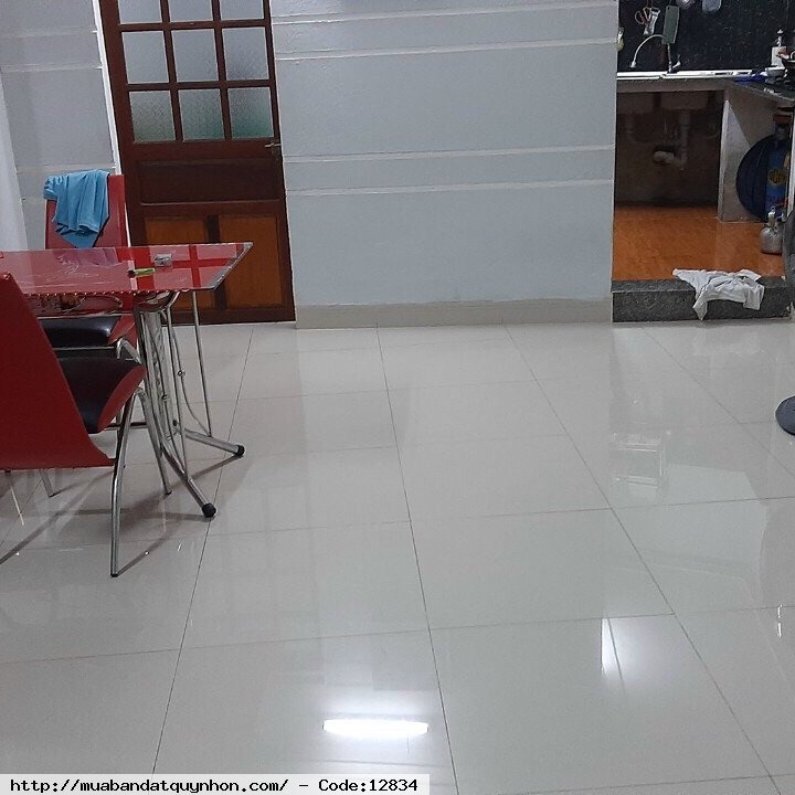 Bán nhà hẻm Tây Sơn_P Quang Trung_TP Quy Nhơn - Diện tích: 40m2 ngang 4m - Kết cấu: nhà mê lỡ gồm 2 phòng ngủ, phòng khách, bếp, phòng thờ, wc. - Hướng: Tây Nam - Pháp lý: giấy viết tay - Vị trí: đoạn ao cá Bác Hồ, không lên dốc 💰 850 triệu (lưu chủ)