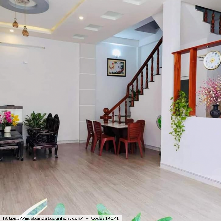 Bán nhà hẻm Trần Hưng Đạo - TP Quy Nhơn - Diện tích: 40m2 - nhà 2 tầng - Vị trí: nhà gần chợ , trường học - Giá bán 1 tỷ 700 triệu