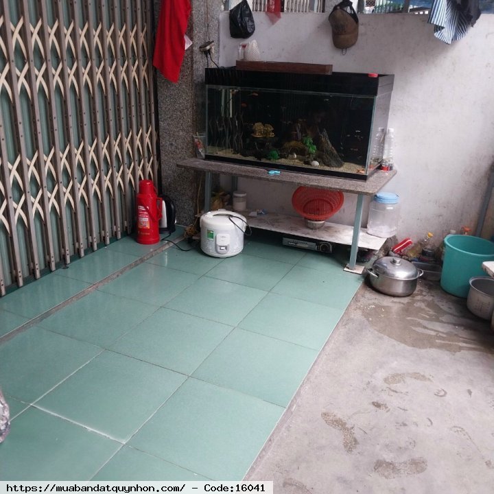 Bán nhà hẻm Trần Hưng Đạo_P Thị Nại_TP Quy Nhơn - Diện tích: 40m2 ngang 4m - Vị trí nhà cách đường ô tô vài bước, gần chợ, gần trường... - Hiện trạng nhà mê lỡ  - Hướng: Nam - Pháp lý: sổ đỏ - Giá bán: 1 tỷ 750 triệu (lưu chủ)