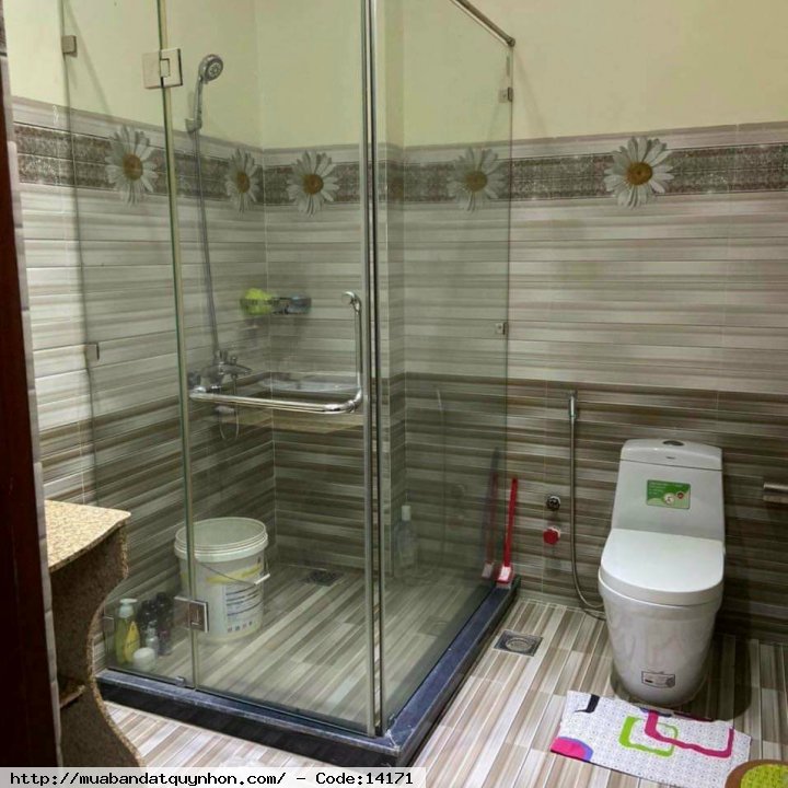 Bán nhà mặt tiền đường Chế Lan Viên_P Ghềnh Ráng_TP Quy Nhơn - Diện tích: 80m2 ngang 4m vuông vức - Kết câus: nhà 4 mê đẹp kiên cố gồm phòng khách, phòng bếp, phòng thờ, 4 phòng ngủ, 5wc - Hướng: Đông Bắc - Pháp lý: sổ hồng đã ốp tài sản - Giá bán: 6 tỷ 9