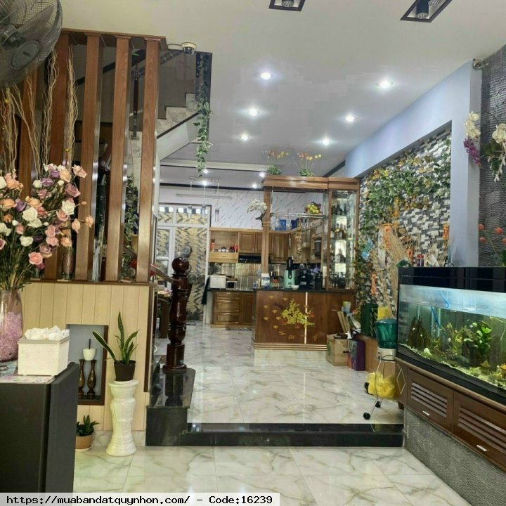 Bán nhà mặt tiền đường Đoàn Nguyễn Tuấn  - Diện tích 76,4m2 ngang 4,85m; dài 16,2m vuông vắn (để lại nội thất cơ bản) - Kết cấu: NHÀ 4 Tầng. 1 gara để xe oto, 1 phòng khách, 1 phòng bếp, 1 phòng thờ, 1 sân phơi, 1 khu trồng rau, 4 phòng ngủ, 5 toilet.