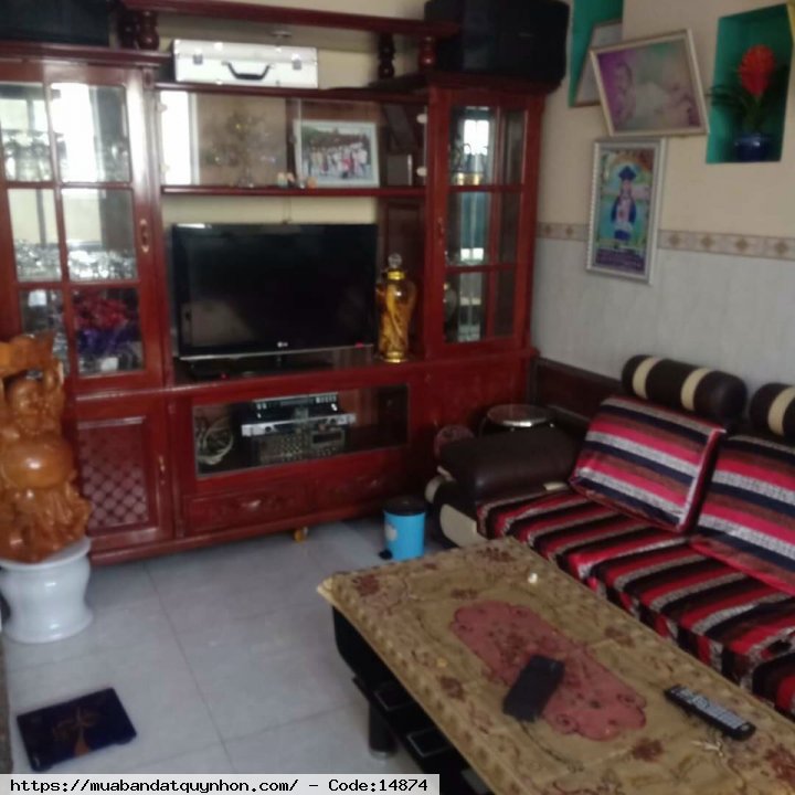 Bán nhà mặt tiền đường Tây Sơn_P Quang Trung_TP Quy Nhơn. - Diện tích: 27,6m2 ngang 4,57m × 6m, dtsd 130m2  - Thiết kế: nhà 4,5 mê. đầy đủ công năng. - Lô giới 40m, Vỉa hè 7m - Hướng Tây Nam - Giá bán: 3 tỷ 950  - Pháp lý: sổ đỏ đã gân tài sản
