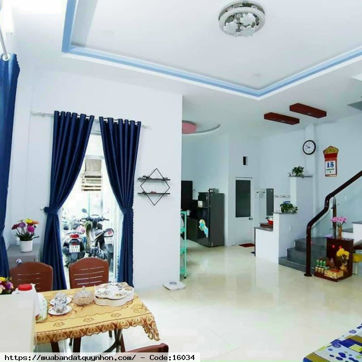 ️Bán nhanh nhà 1 mê chỉ sau căn mặt tiền đường Nguyễn Lữ_P Ngô Mây_trung tâm Tp Quy Nhơn. - Vị trí : gần biển, gần khu ẩm thực Nguyễn thị Định.. - Kết cấu : 1 mê nguyên còn mới, dân xây ở nên rất kiên cố gồm : Phòng khách, Phòng thờ, 2 phòng ngủ, bếp, 2 w