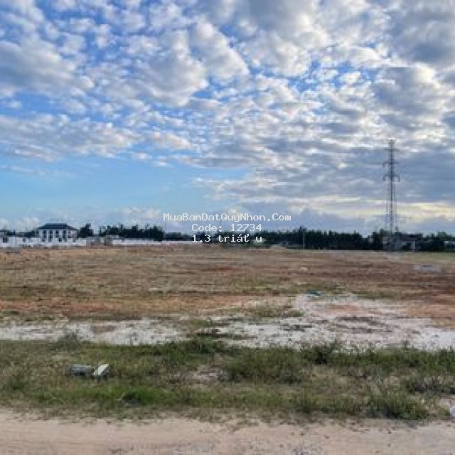 đất đập kênh kênh đối diện sân vận động phù cát