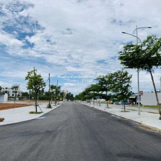 đất mặt tiền đường 18m - cách biển 2km
