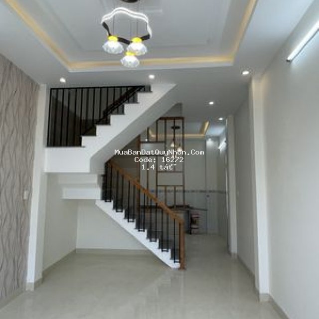 Kẹt tiền bán nhanh nhà mới toanh