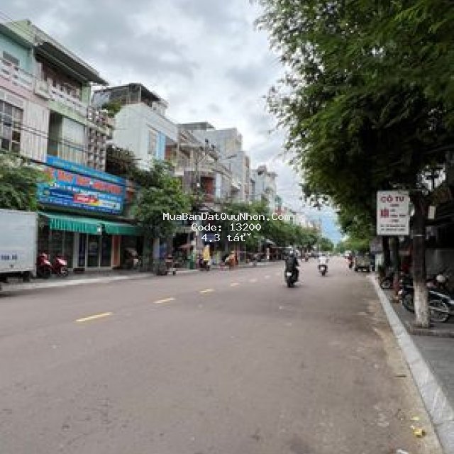 Mặt tiền đường thanh niên