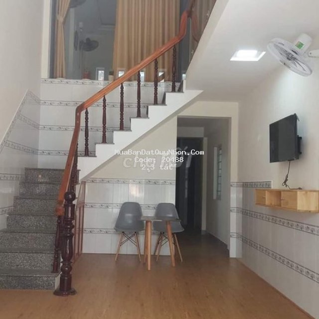 Bán nhà đường nguyễn gia thiều gần 40m2- 2 tầng