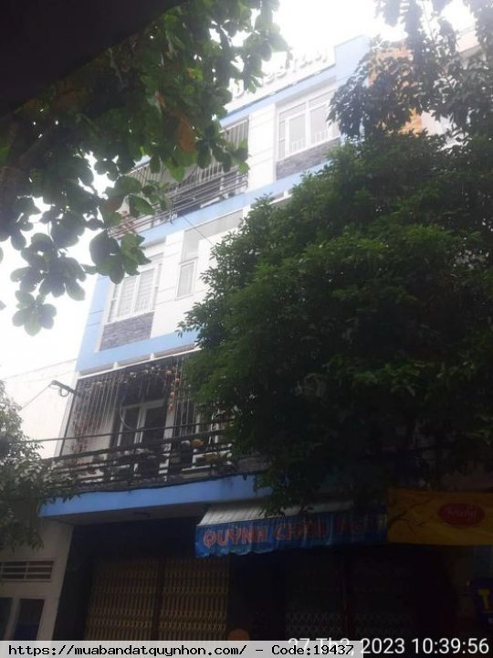 Bán nhà mặt phố ngay chợ Chương Dương - Dt 40m2,  ngang 8m - Thiết kế 3 mê nguyên - Giá 5,5 tỷ 