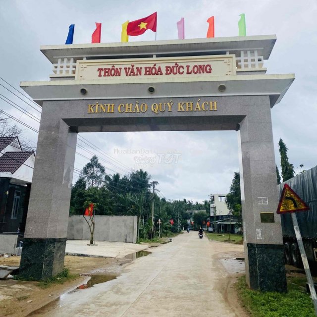 đất đức long hoài ân đối diện trường mầm non cc