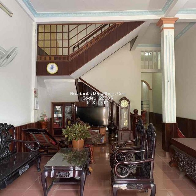 Bán nhà mặt tiền đường gần chợ đầm