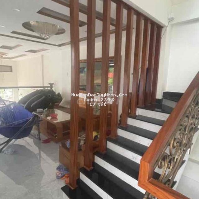 Cần bán nhà 2 mặt tiền đường nguyễn thái học,tầng trệt suôn kinh doanh
