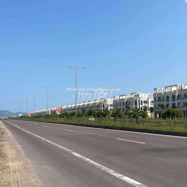 Hiếm.bán nền 80m2, đối diện cổng trường. mua ở, đầu tư. lh: ***