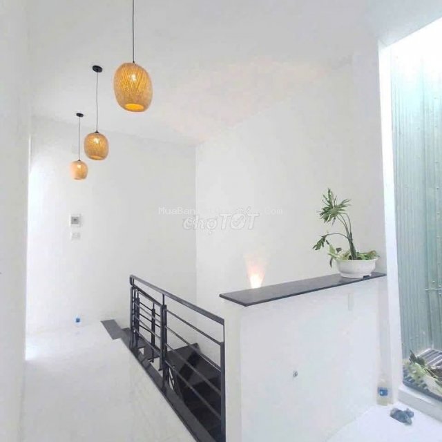 Bán nhà 2 tầng đẹp lung linh hêm hai bà trưng cách đường ô tô chỉ 20m 
