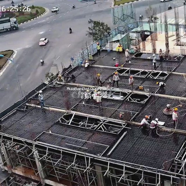 Căn shop house nằm ngay mặt tiền vòng xoay long vân kinh doanh sầm uất